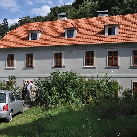 Kamenny Dum S Vyhledem Na Zamek 20Km Od Prahy Apartment Nizbor Exterior photo